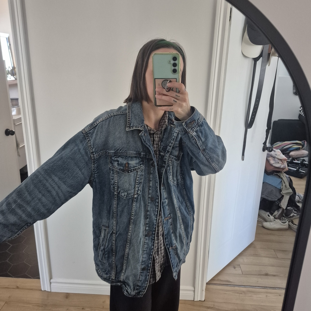 American Eagle Outfitters Washed Blue Denim Jacket - Women's